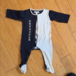 Burberry Authentic Navy and Cream Kids Footie. Size 6m